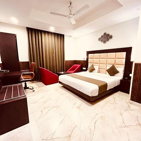 Hotel The Onix Dehradun Dış mekan fotoğraf