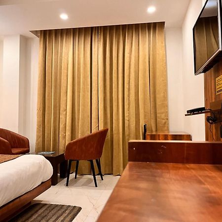 Hotel The Onix Dehradun Dış mekan fotoğraf