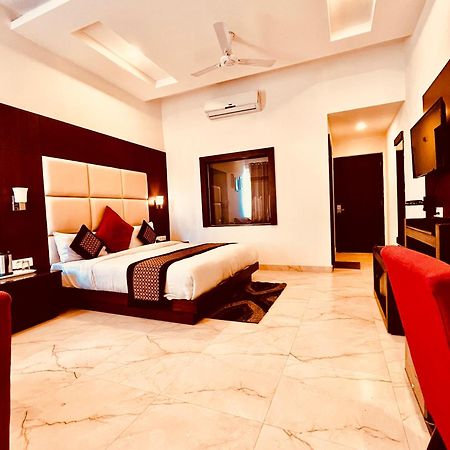 Hotel The Onix Dehradun Dış mekan fotoğraf