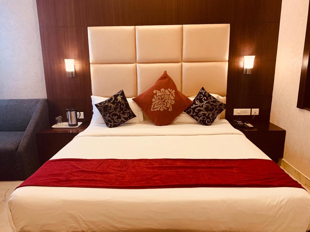Hotel The Onix Dehradun Dış mekan fotoğraf