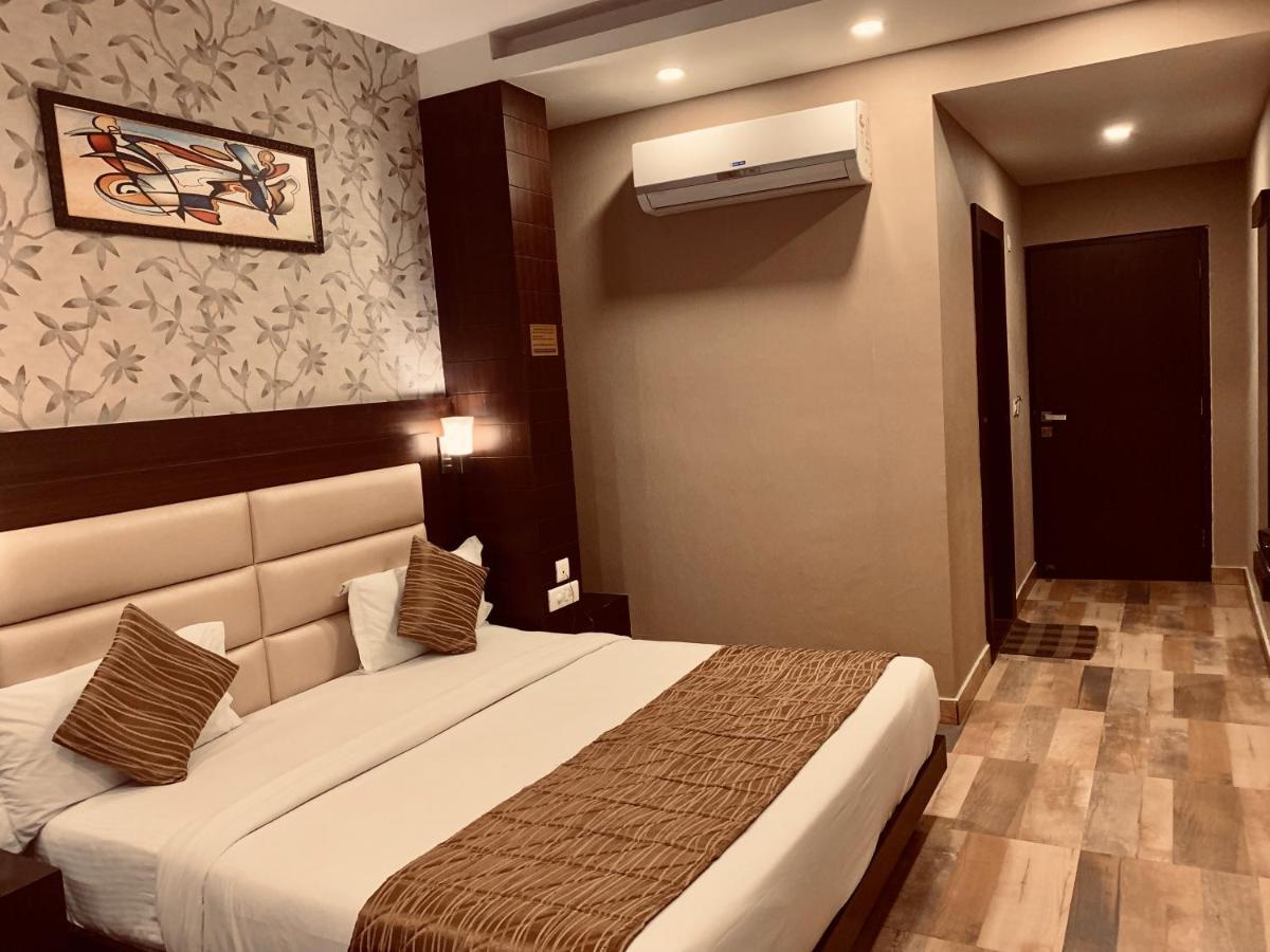 Hotel The Onix Dehradun Dış mekan fotoğraf
