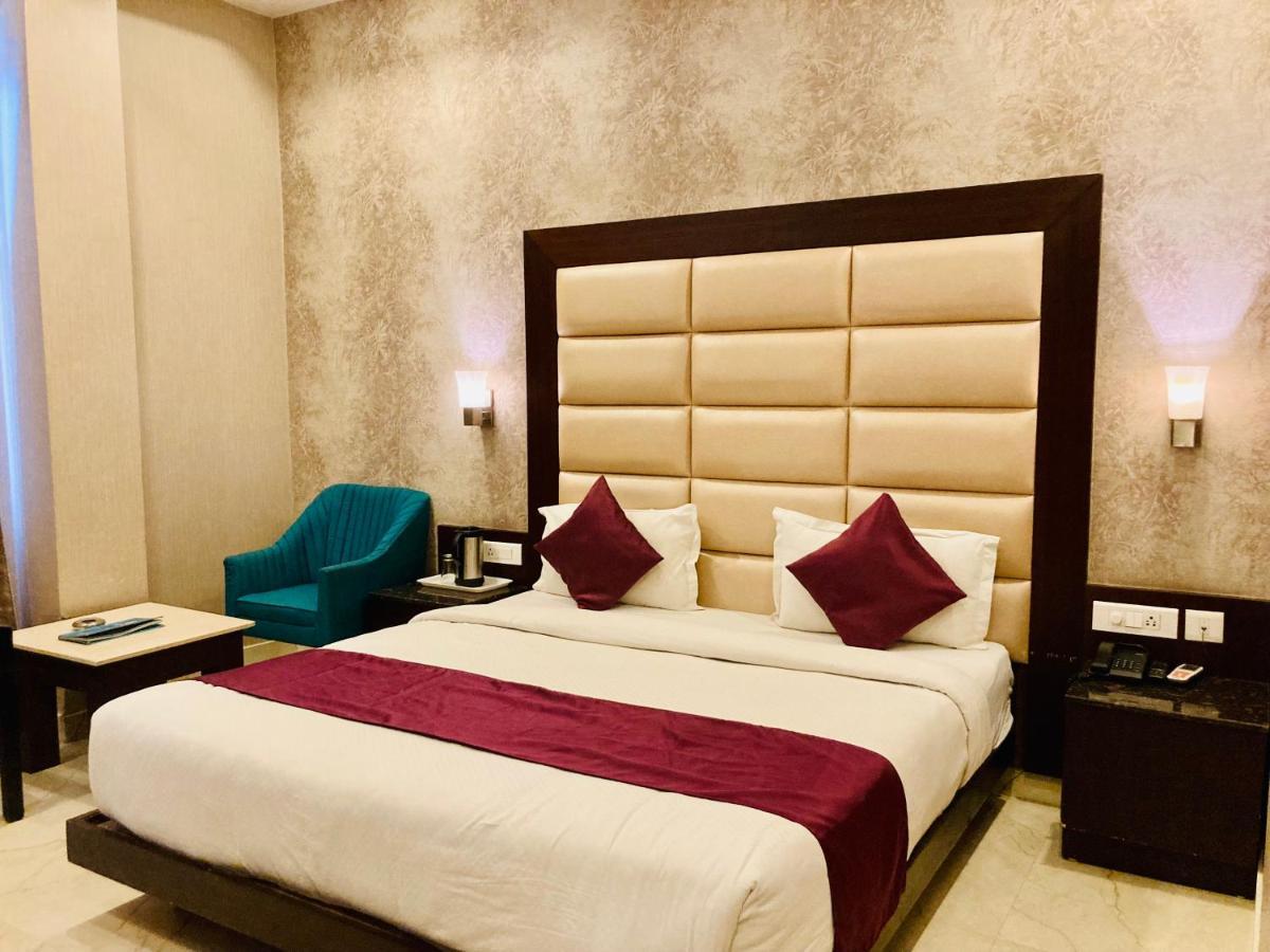 Hotel The Onix Dehradun Dış mekan fotoğraf