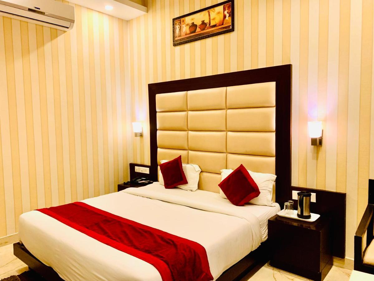 Hotel The Onix Dehradun Dış mekan fotoğraf