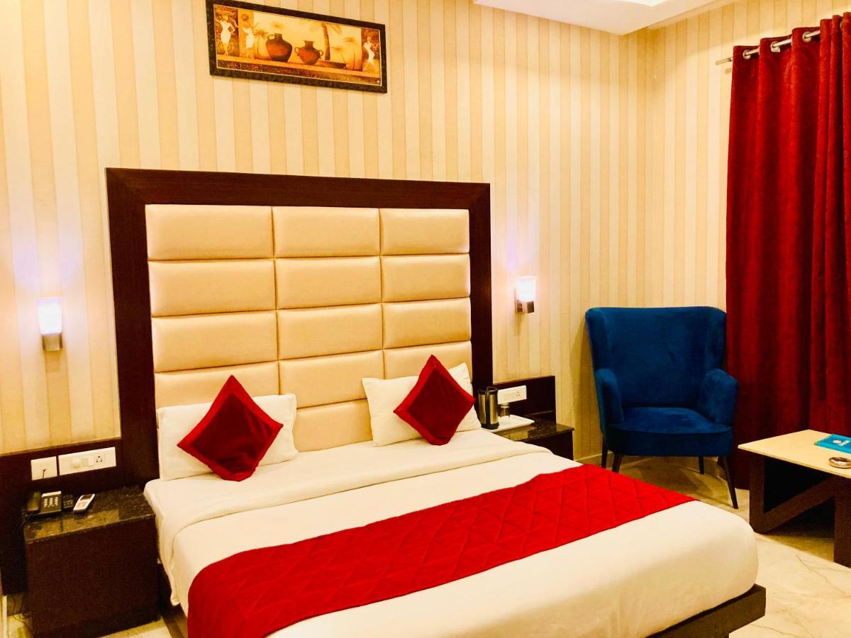 Hotel The Onix Dehradun Dış mekan fotoğraf