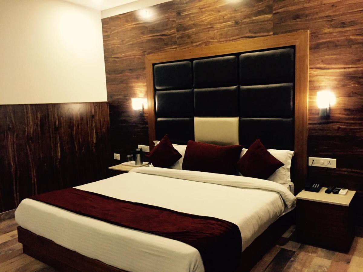 Hotel The Onix Dehradun Dış mekan fotoğraf