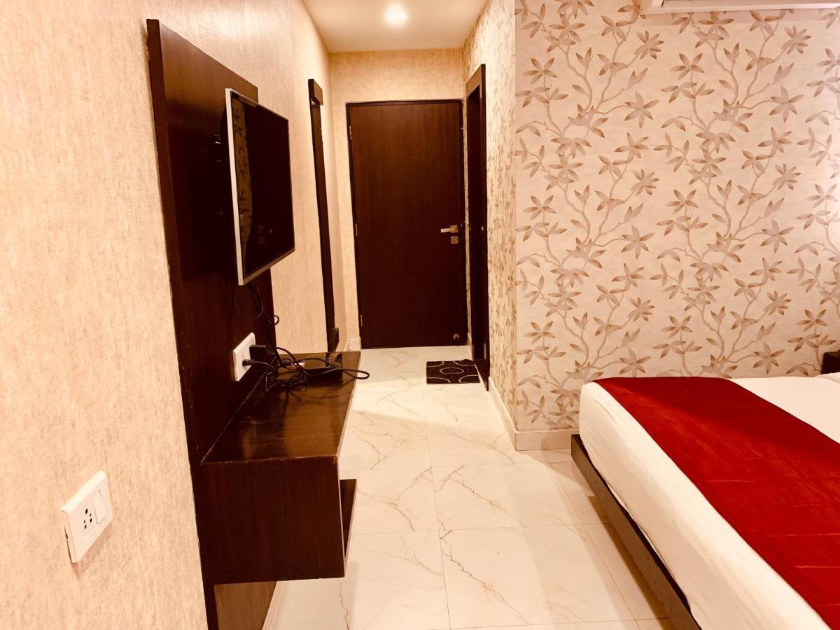 Hotel The Onix Dehradun Dış mekan fotoğraf