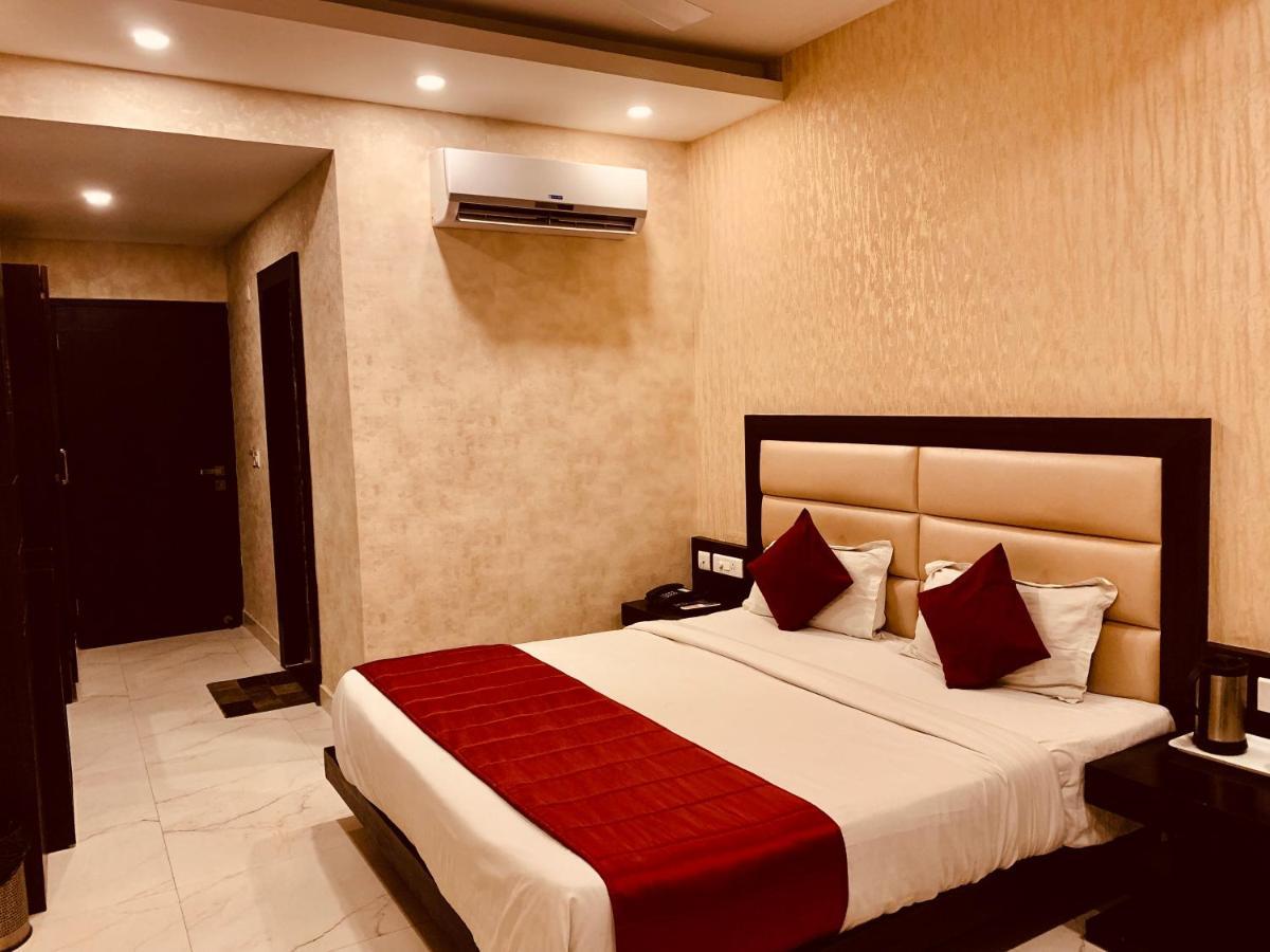 Hotel The Onix Dehradun Dış mekan fotoğraf
