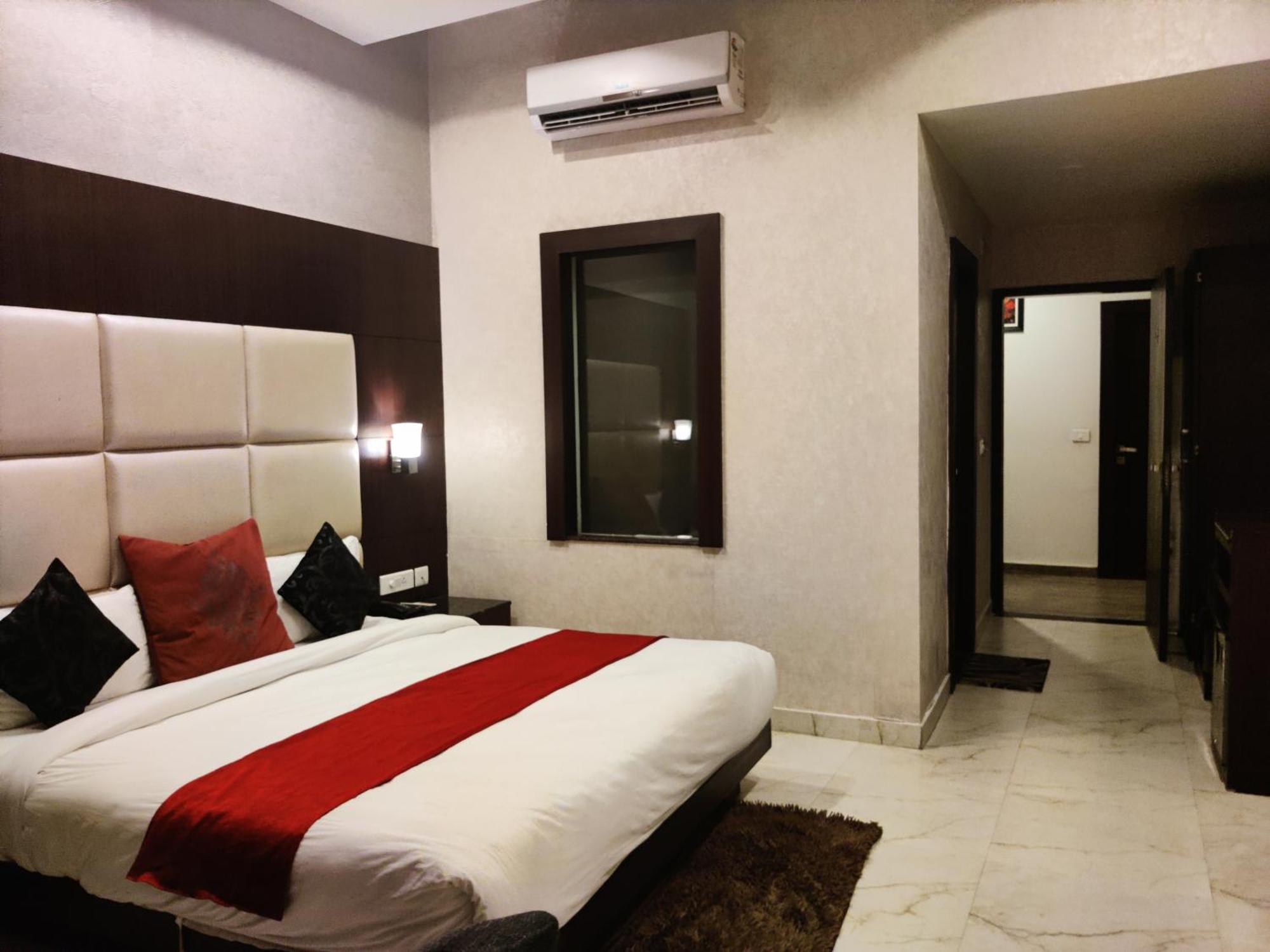 Hotel The Onix Dehradun Dış mekan fotoğraf