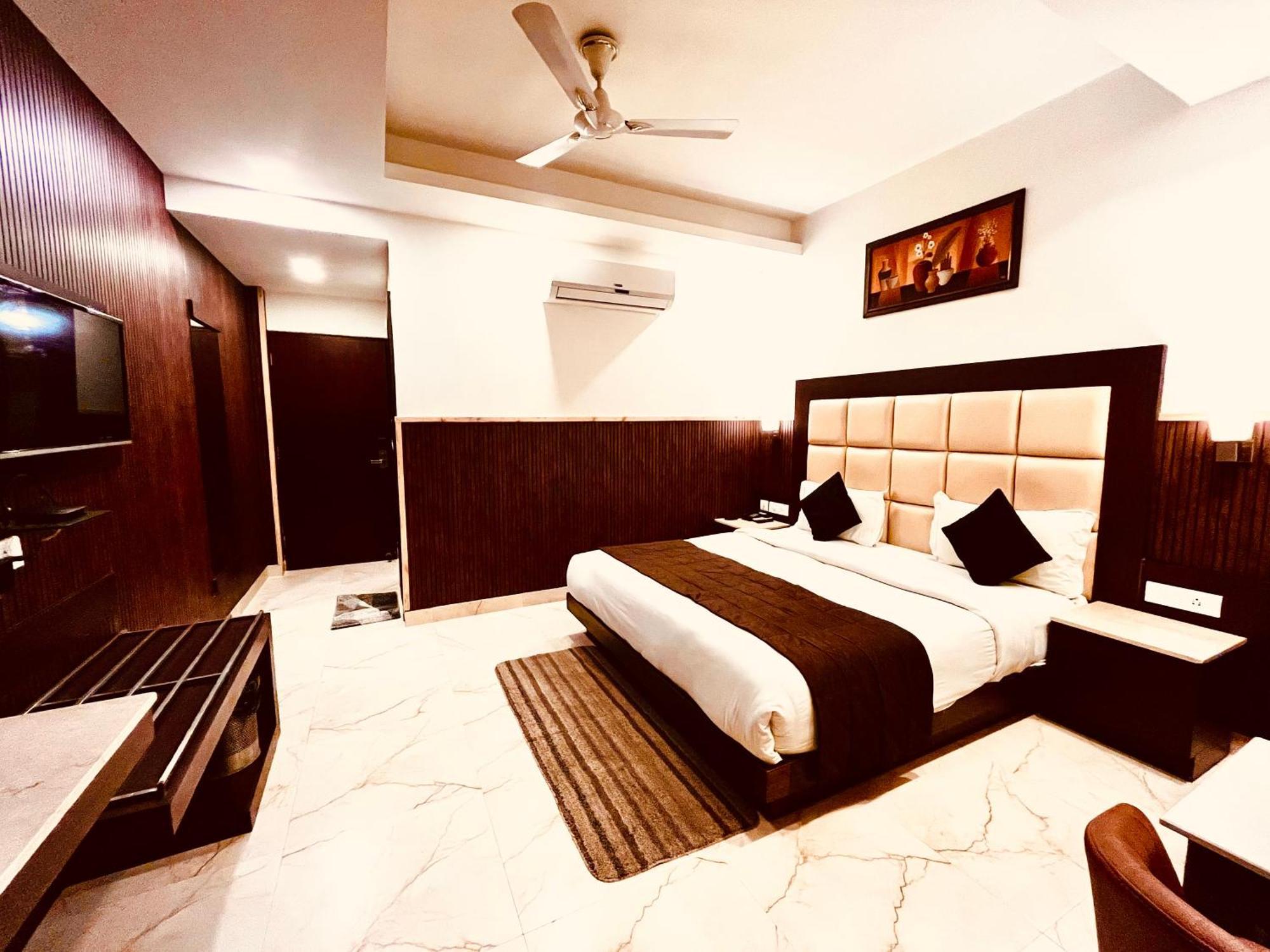 Hotel The Onix Dehradun Dış mekan fotoğraf
